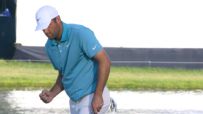 Scheffler rolls in birdie to move 2 clear