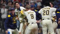 Christian Yelich walks it off with grand slam in bottom of the 10th