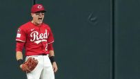 TJ Friedl calls game with leaping grab at the wall