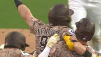 Padres walk it off on Jake Cronenworth's bloop single