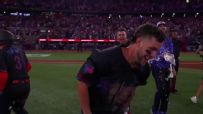 Blue Jays walk off for 6th straight win on wild throw
