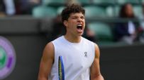 Shelton dominates in tiebreaker, leads 2-1