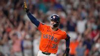 Astros walk it off in 11 innings