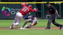 Tyler Stephenson avoids tag in spectacular fashion
