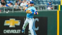 Bobby Witt Jr. makes backhanded gem vs. Mets