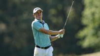 Justin Thomas rolls in nice birdie on Hole 6