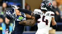 Sideline scuffle breaks out after Texans interception