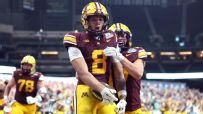 Minnesota walks off in OT on Jalen Smith's diving TD 