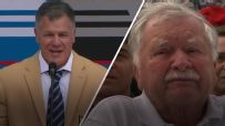 Adam Vinatieri holds back tears while thanking parents during HOF speech