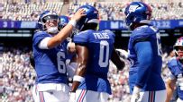 Jaxson Dart throws TD pass to Malachi Fields off one leg