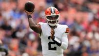 Shedeur Sanders connects with a wide-open Luke Floriea for a Browns TD  