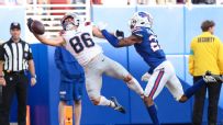 Efton Chism III makes eye-popping, one-handed TD grab to put Pats ahead