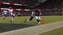 Caleb Williams finishes Bears' opening drive with a TD
