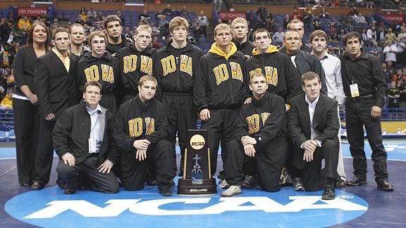 Favored Iowa repeats as NCAA wrestling champ