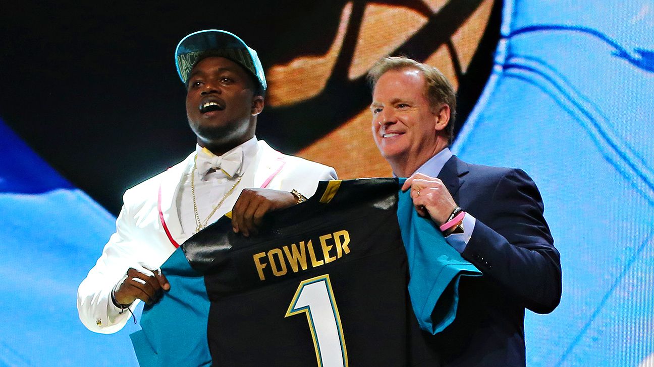 Dante Fowler Jr. of Jacksonville Jaguars tears ACL during first day of