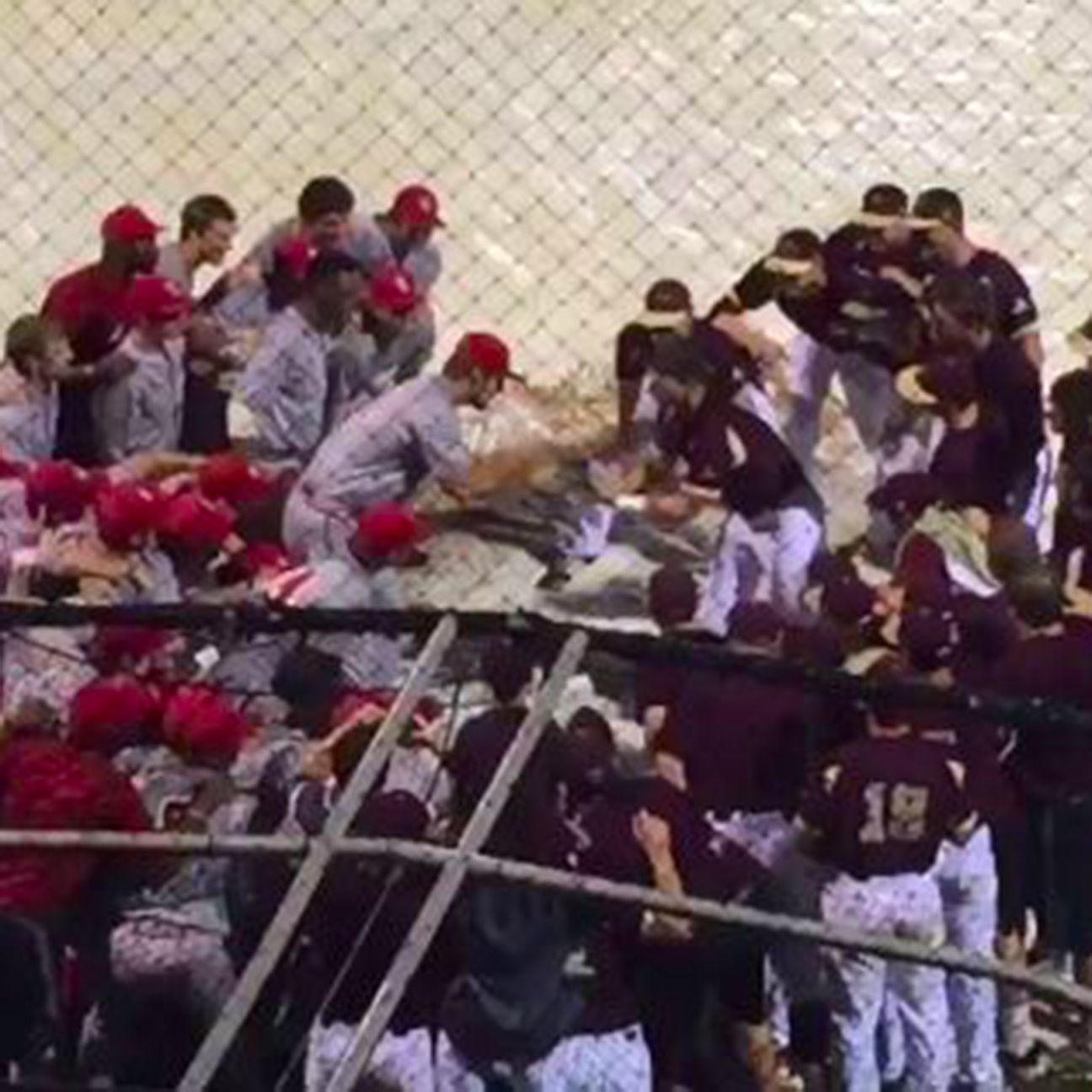 Watch college baseball teams have dance-off and play rock, paper, scissors ... - ESPN