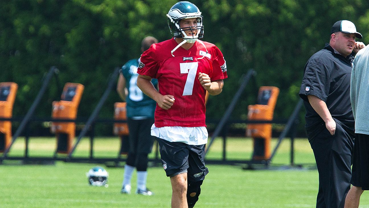 Eagles coordinator Reich says QB order not set