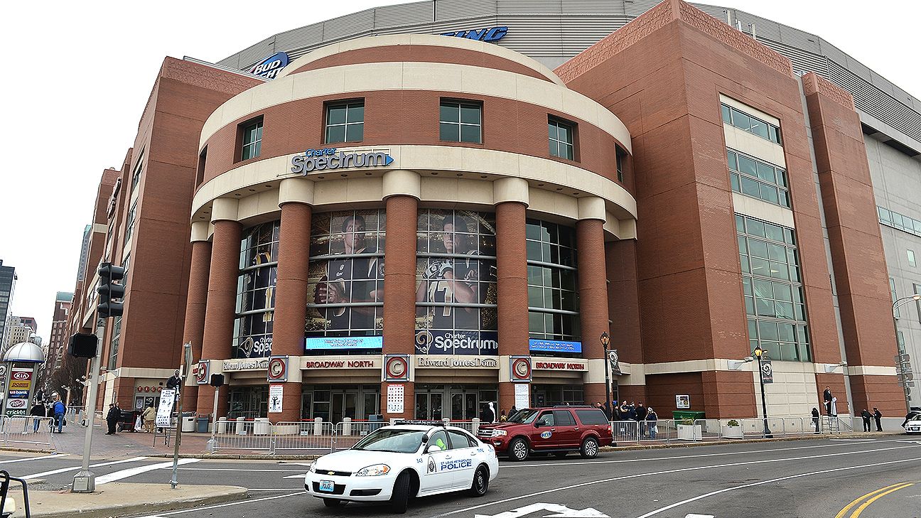 Rams fan receives, returns $25,000 in tickets
