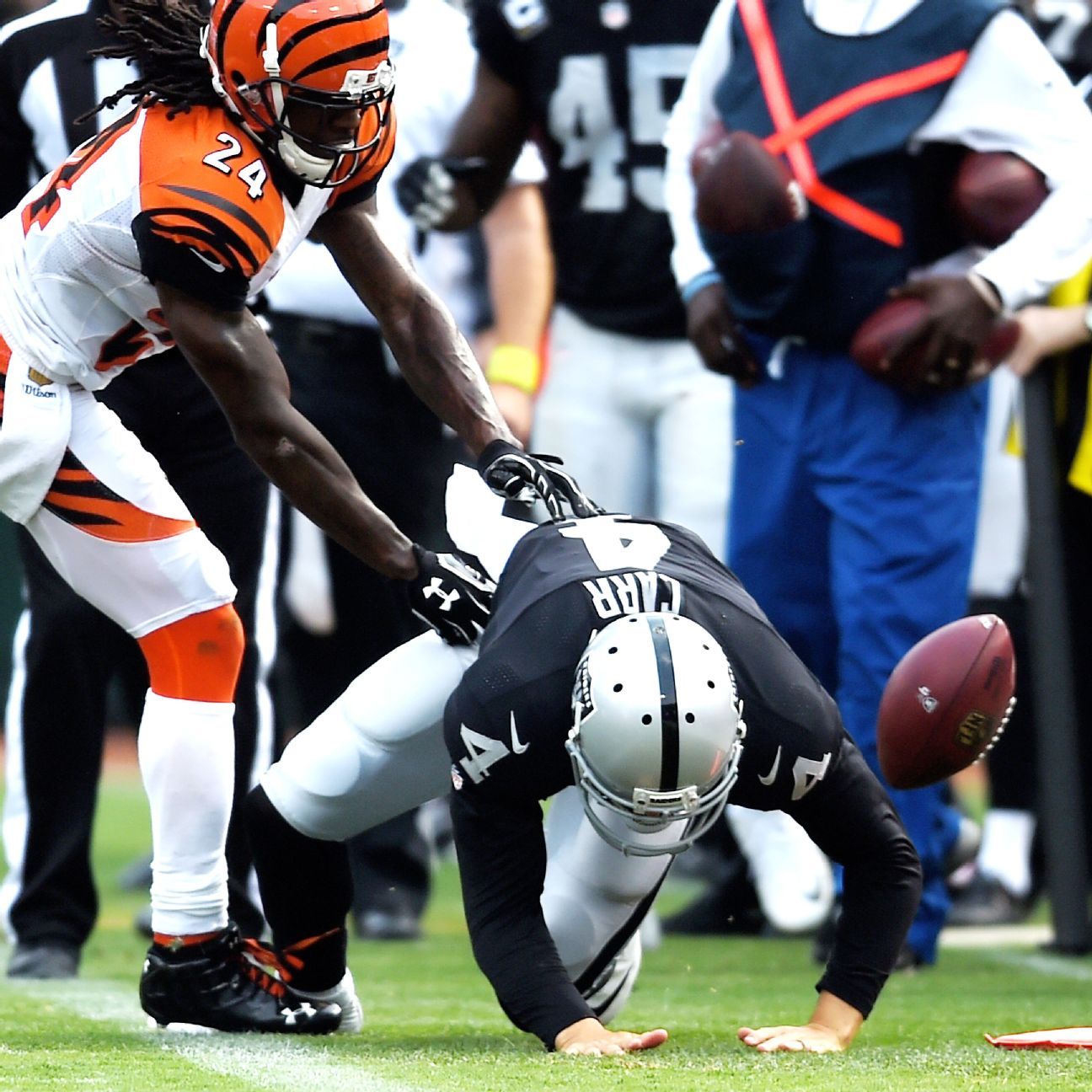 Sources: Raiders QB Carr likely out for Week 2