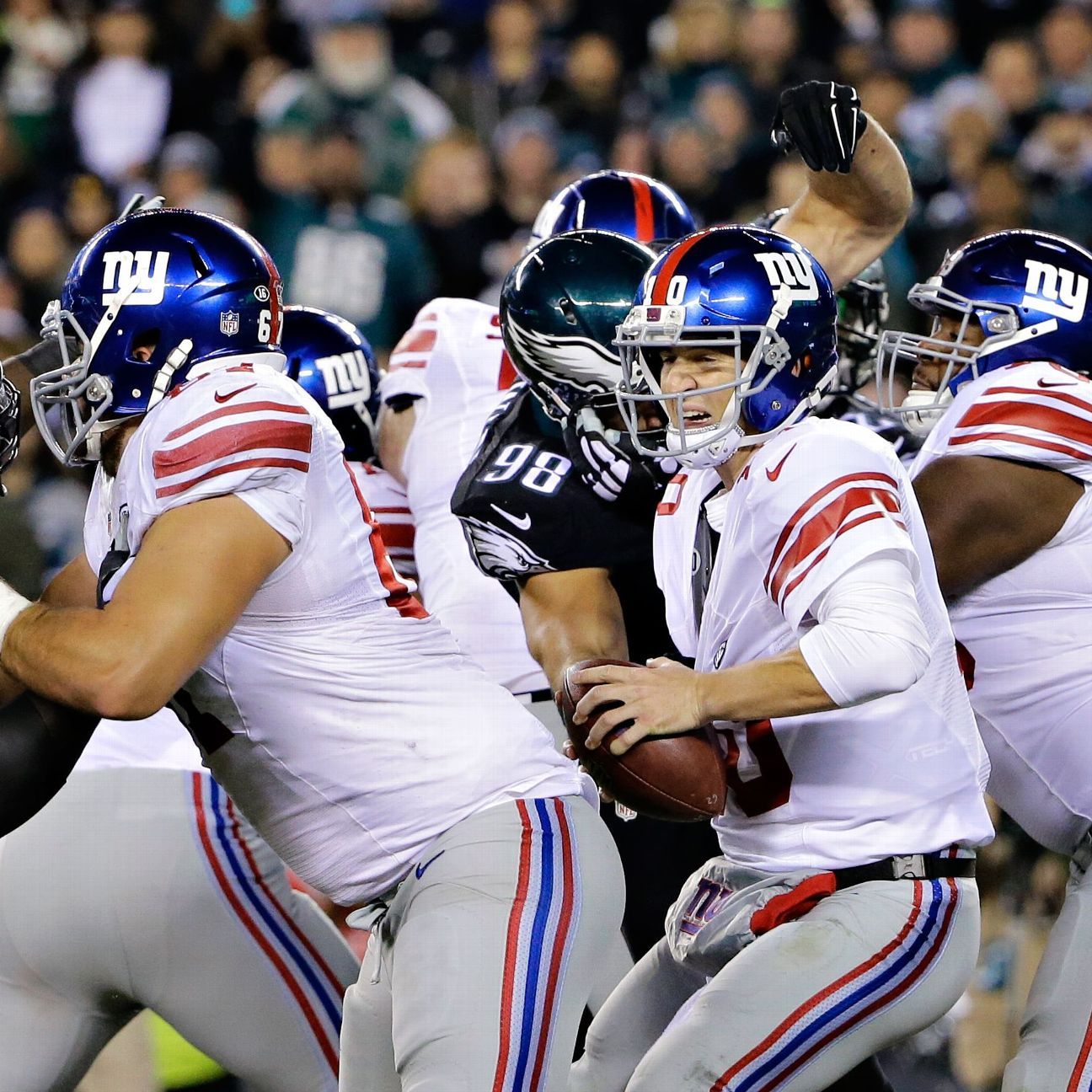 Offensive guru Chip Kelly gets help from his defense