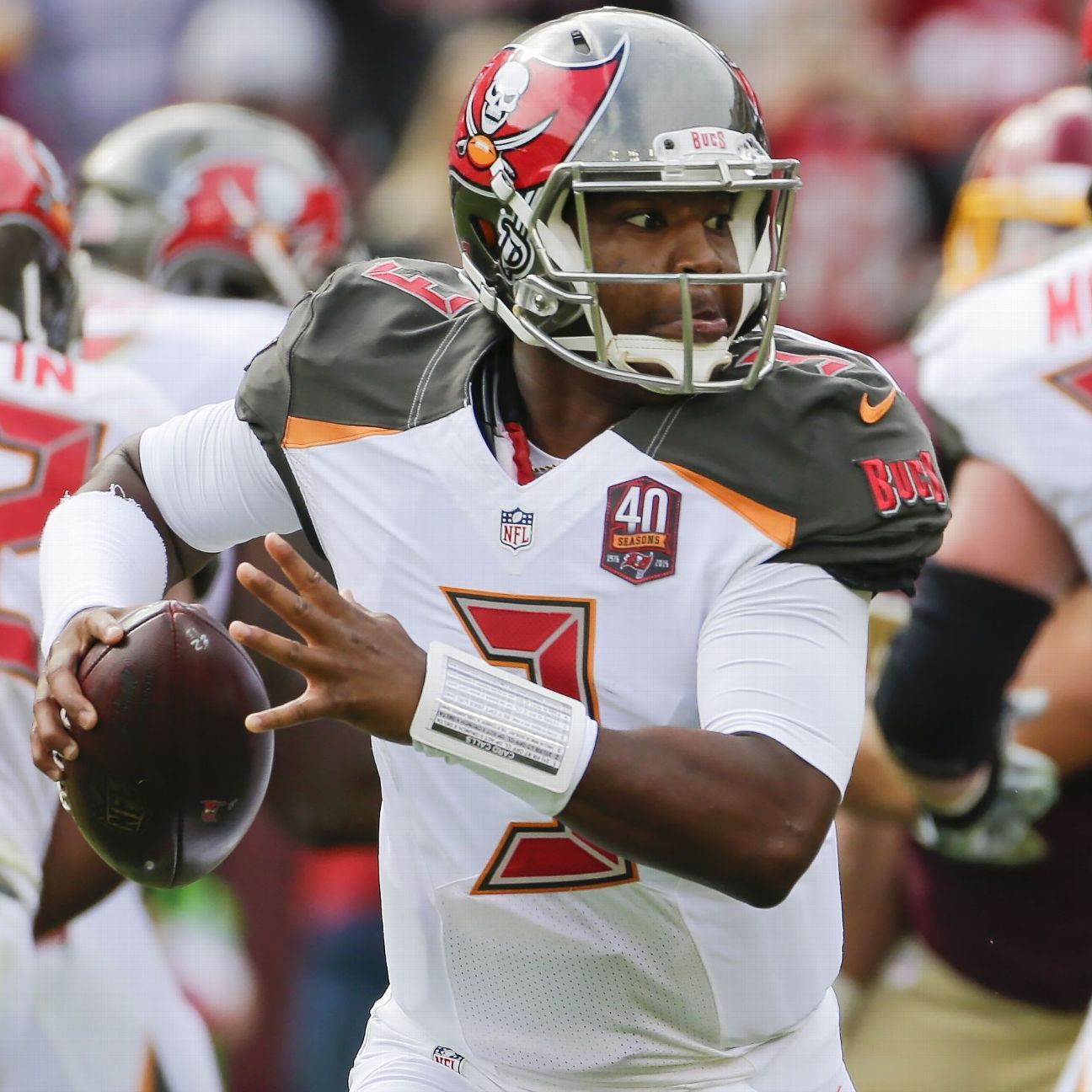 Jameis Winston efficient, turnover-free in Bucs' loss