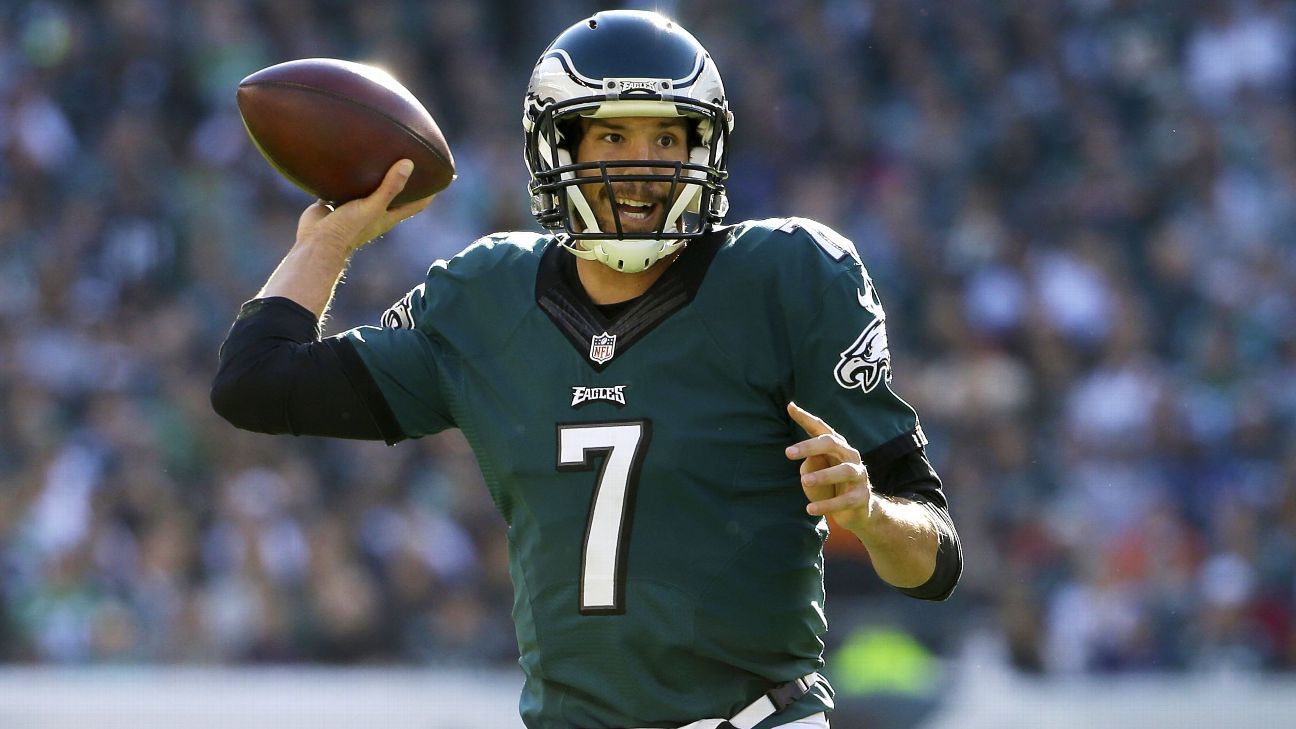 Eagles QB Bradford injured in loss to Fins