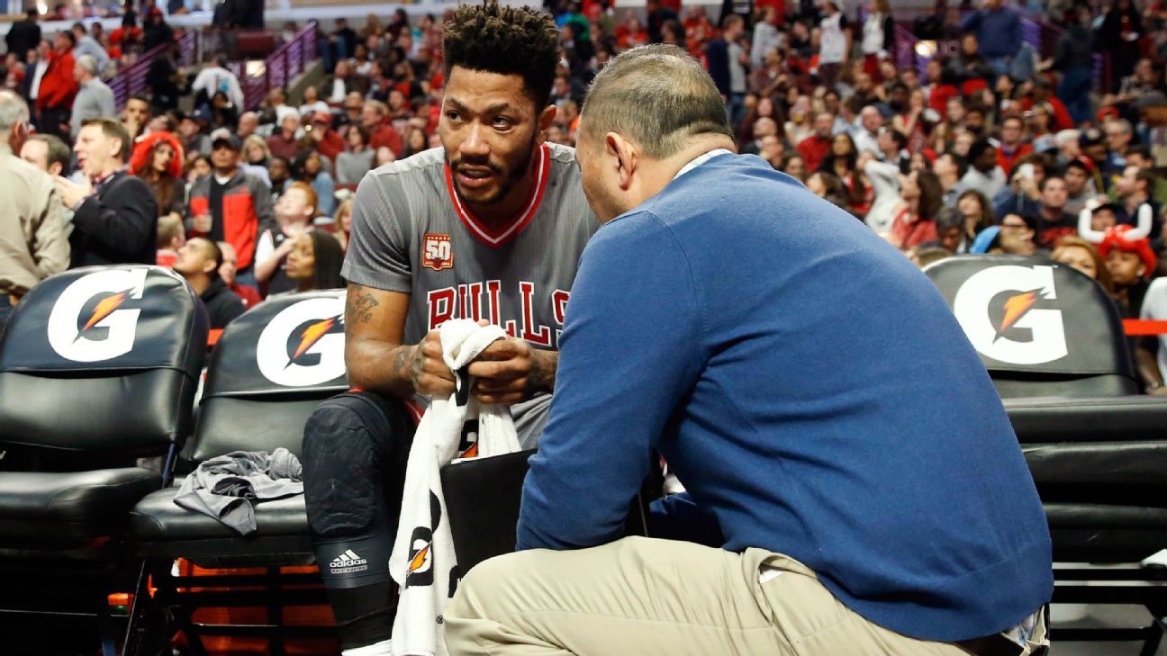 Derrick Rose of Chicago Bulls exits vs. Indiana Pacers