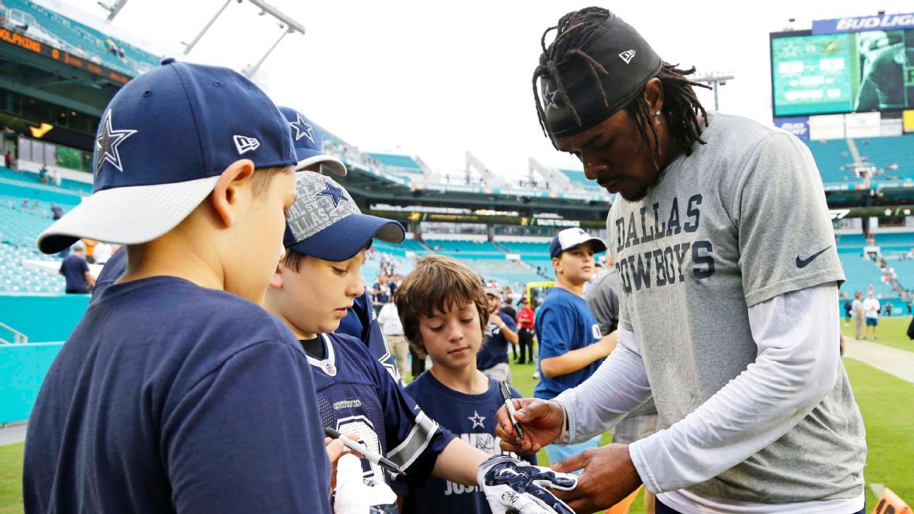 Flint water crisis has Brandon Carr delivering for hometown