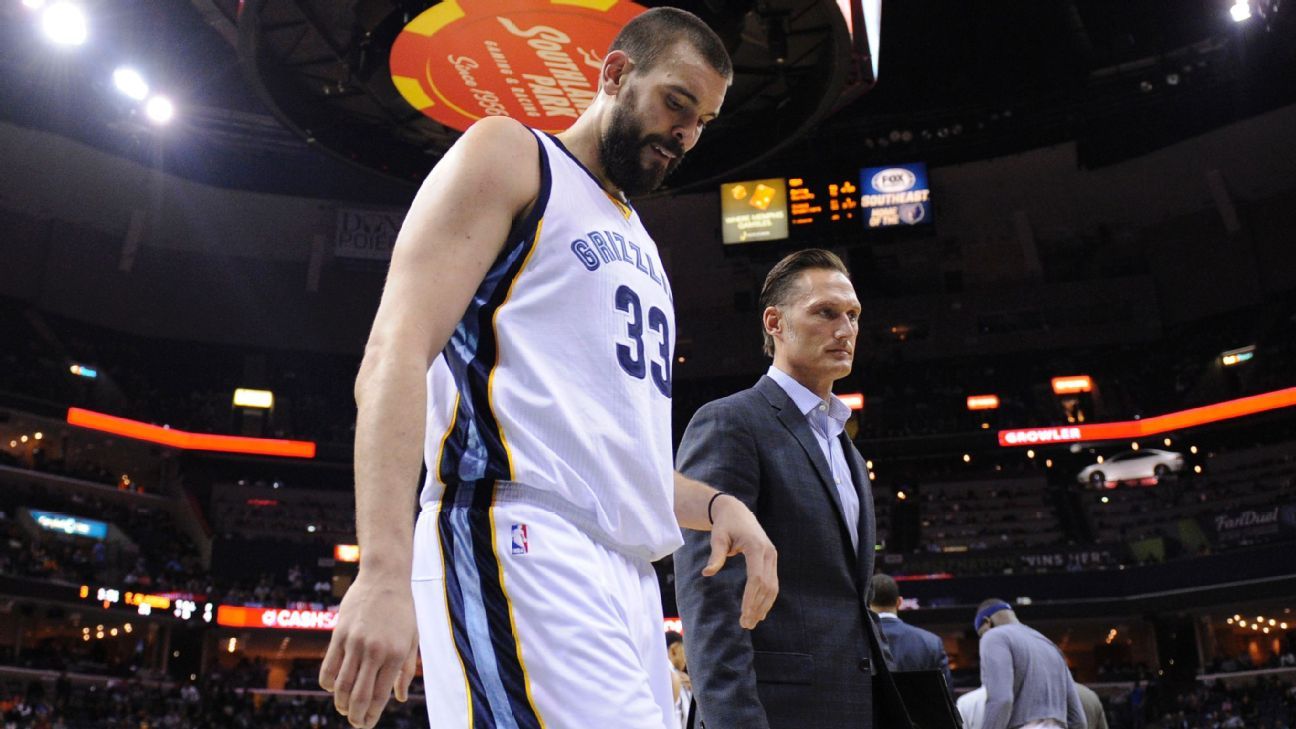 Marc Gasol of Memphis Grizzlies leaves Saturday's preseason game with sore right ankle