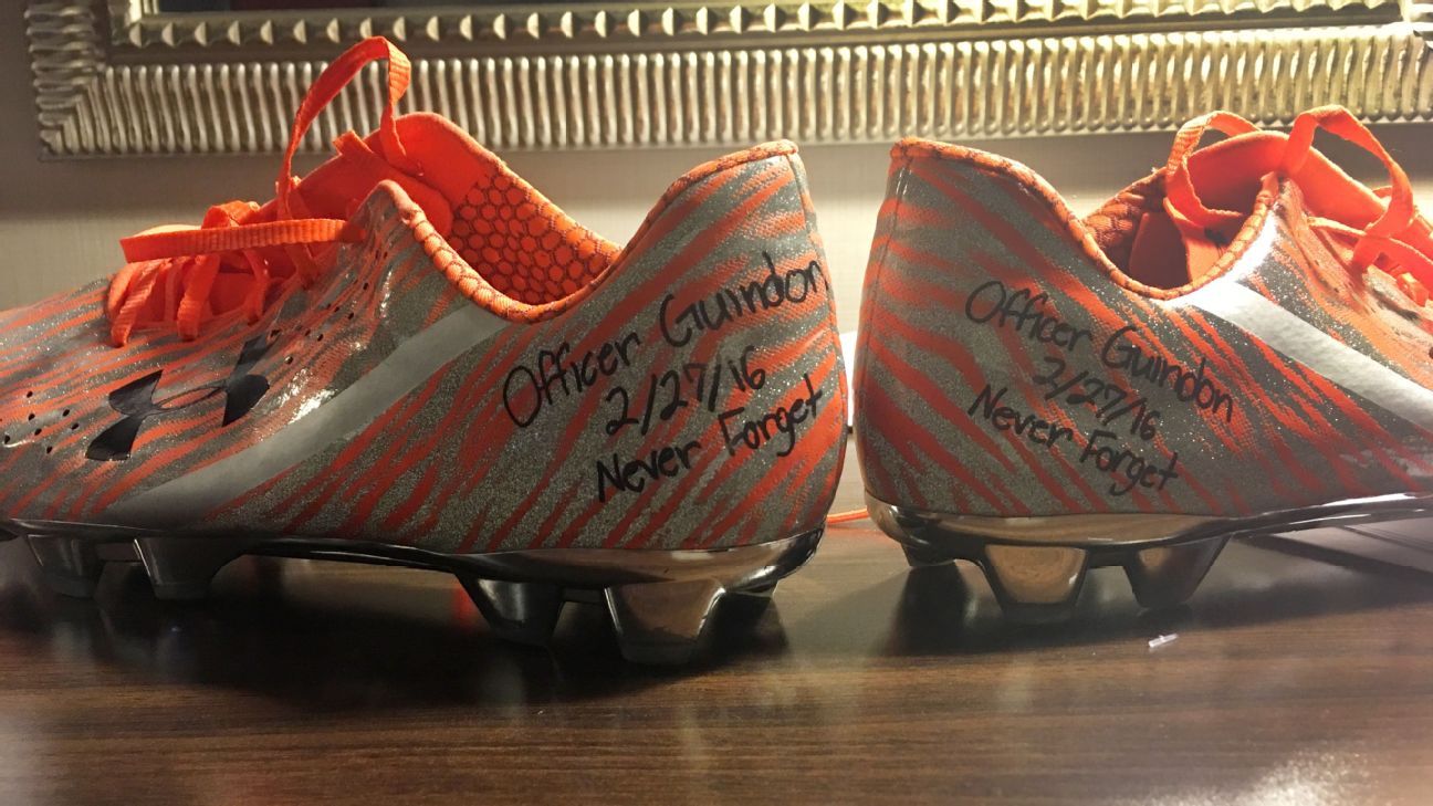Virginia's Canady honors slain cop at combine