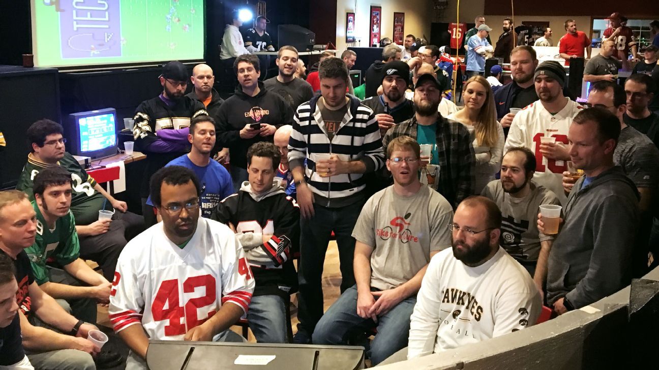 Tecmo Super Bowl lives on big, in tourney form