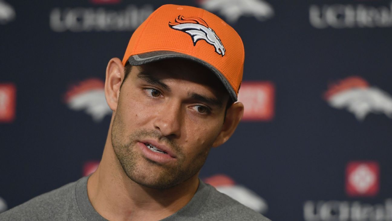 Broncos QB Sanchez out after thumb surgery