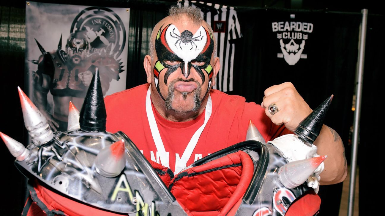 'Normal' for James Laurinaitis: Dad with mohawk, mullet and face paint