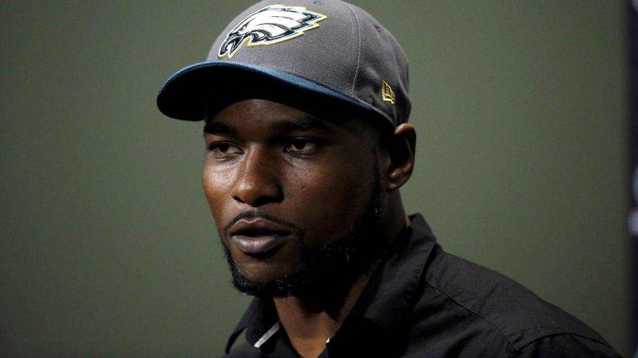 Eagles' Bradham brought loaded gun to airport