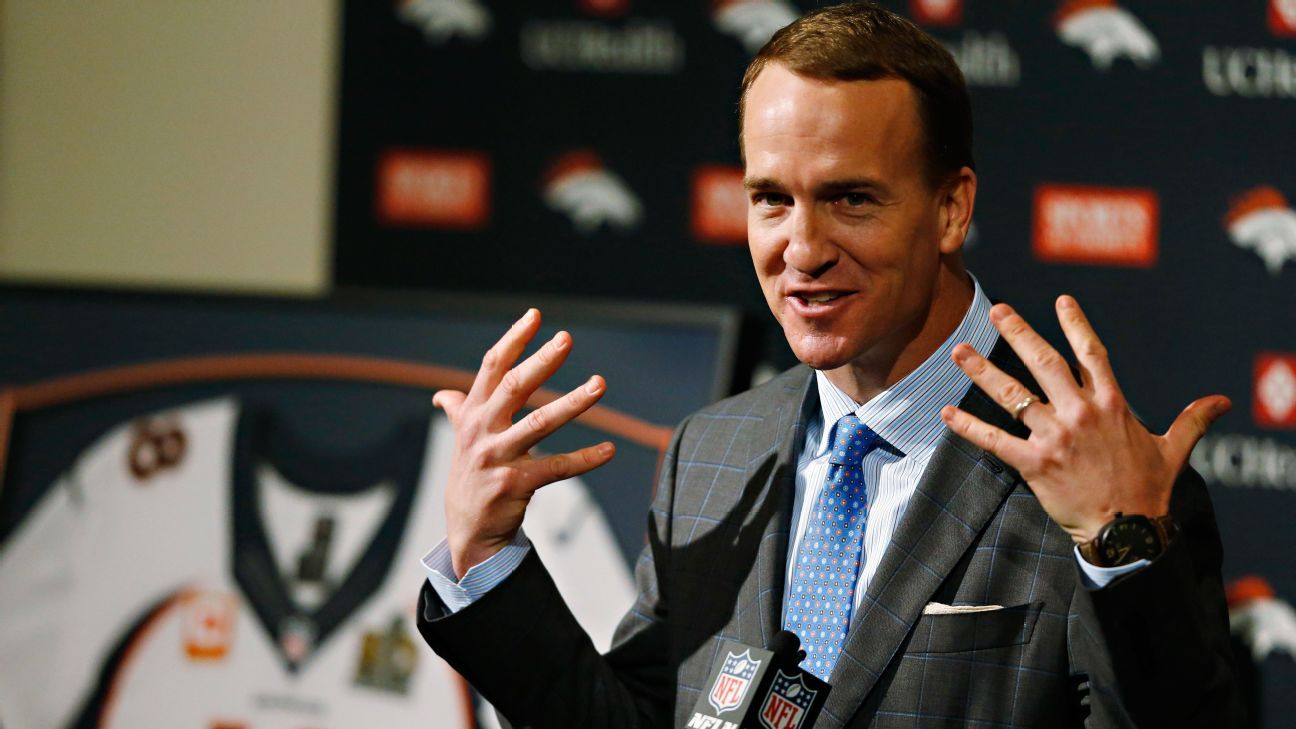 Peyton Manning visits with Saints at training camp