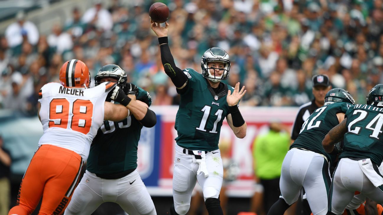 Eagles' Carson Wentz steals the show in NFL debut