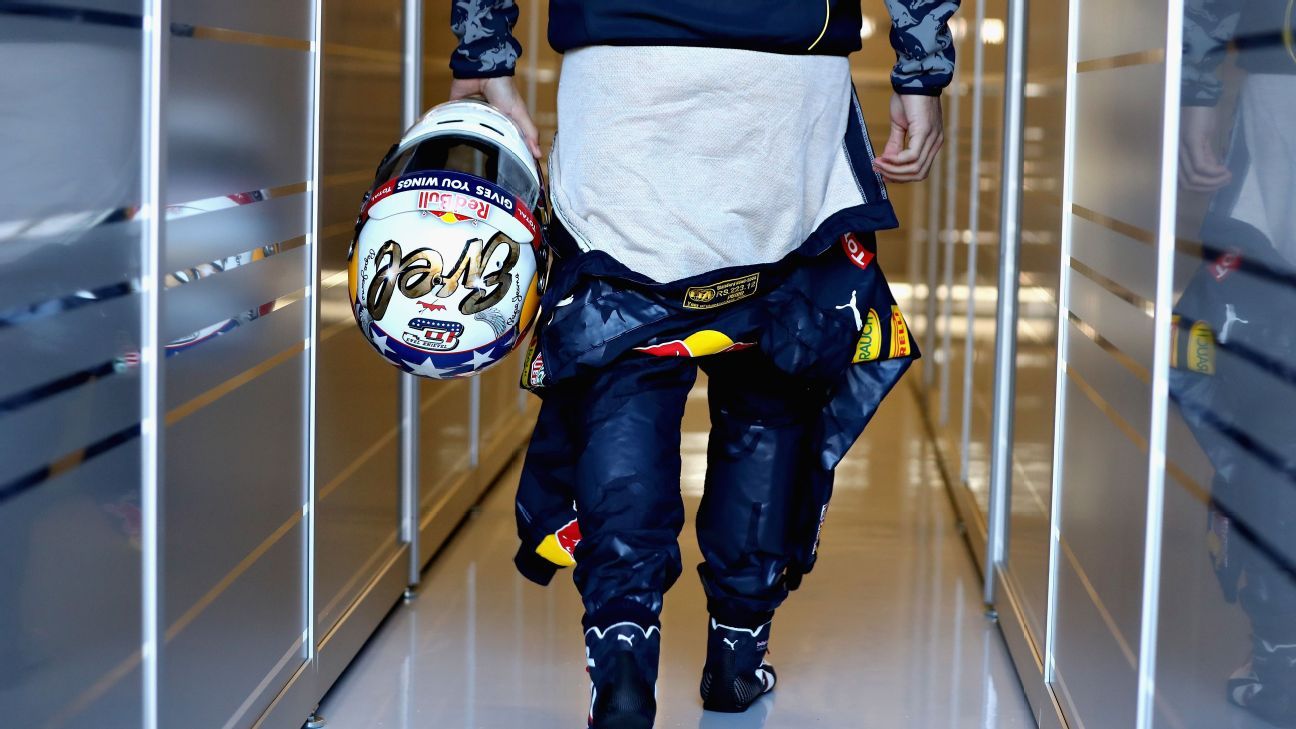 Riccardo runs Evel Knievel tribute helmet