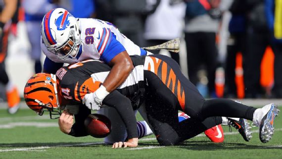 Bengals' Andy Dalton back on injury report for second week