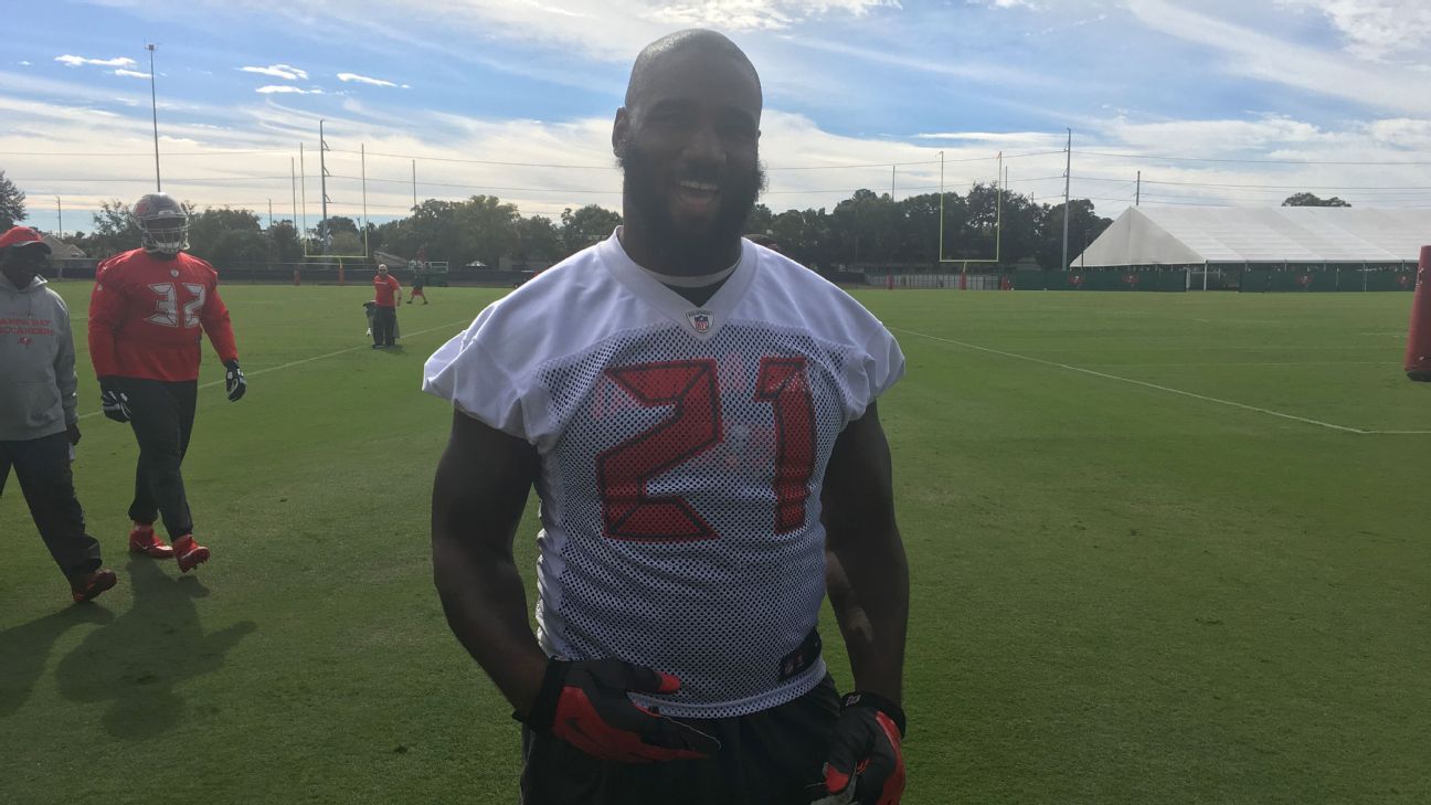 Buccaneers switch jerseys for final practice, hilarity ensues
