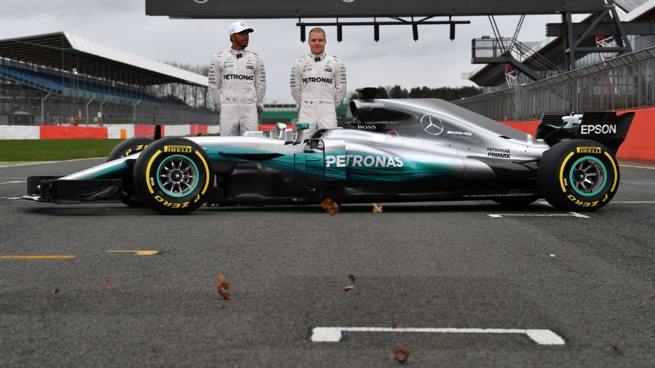 Hamilton and Bottas officially unveil Mercedes W08