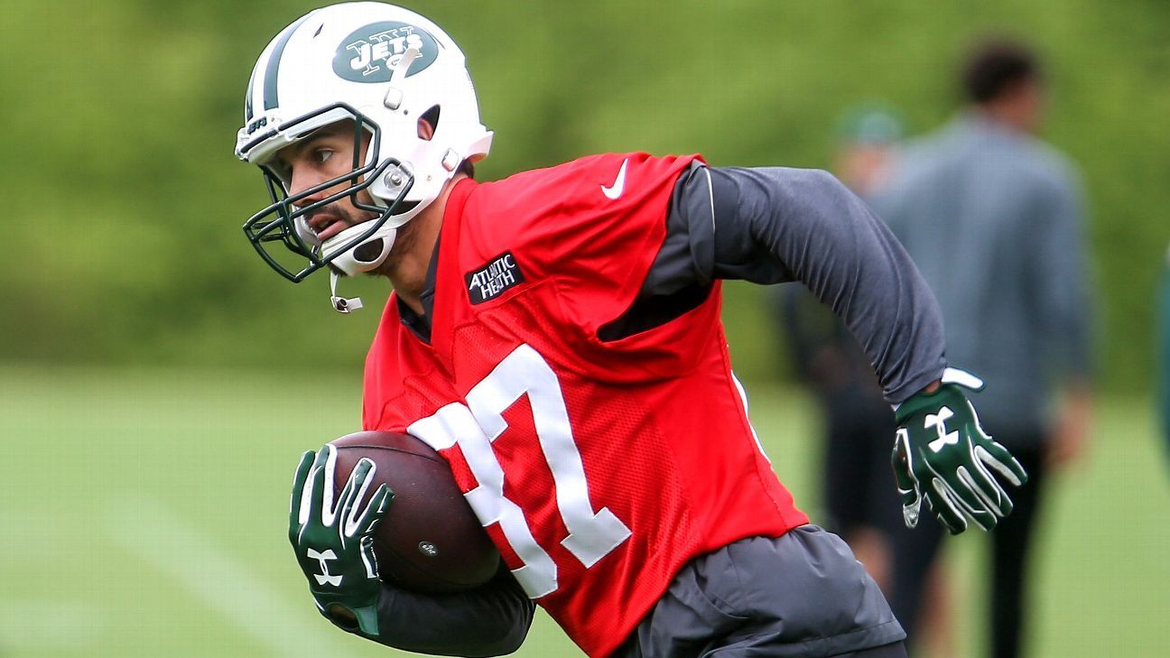 Decker to follow Harris as Jets continue purge