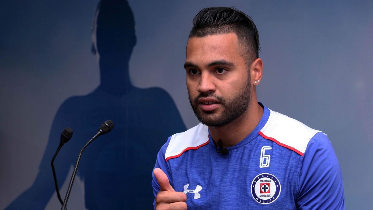 Velázquez manda mensaje a Vázquez: La presión no es para todos los jugadores