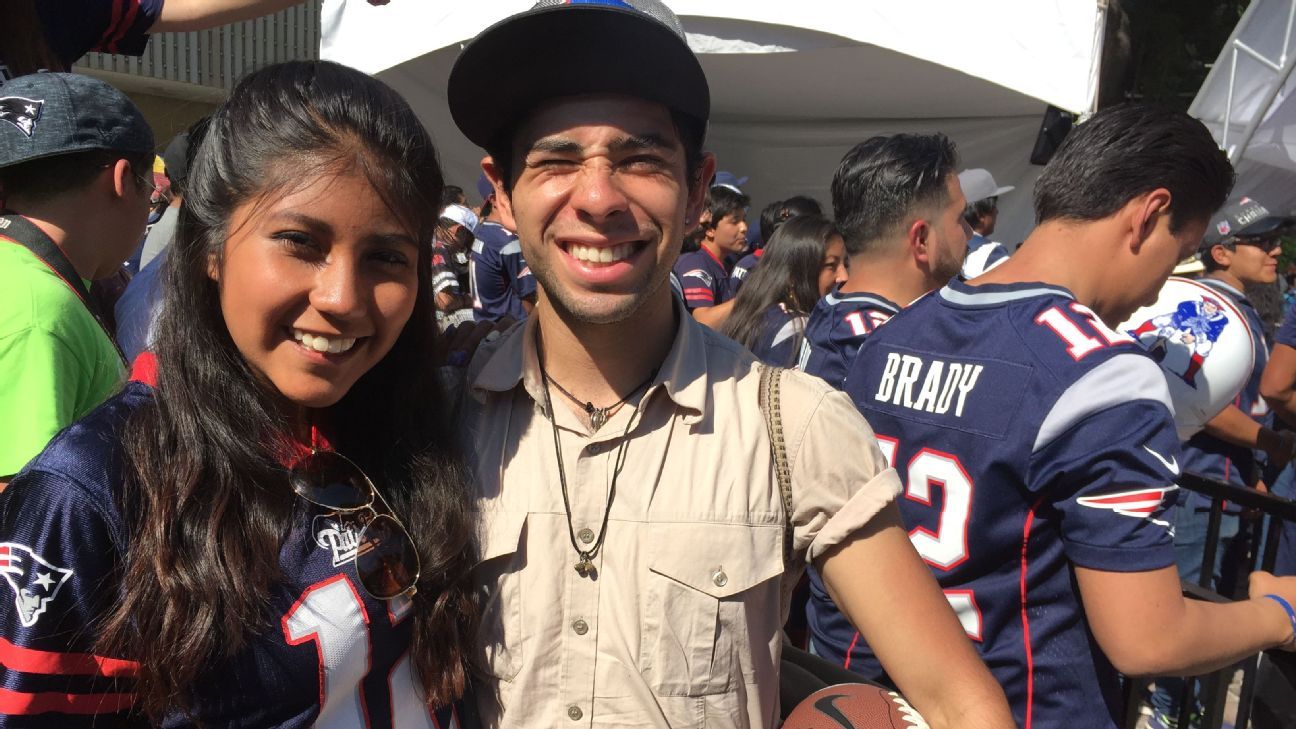 Patriots wideouts and Steelers stalwarts delight fans in Mexico