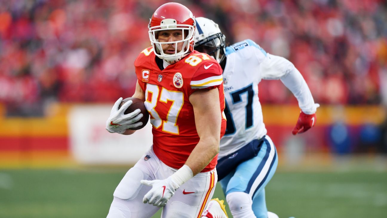 Travis Kelce, ala cerrada de los Chiefs, fue evaluado por conmoción