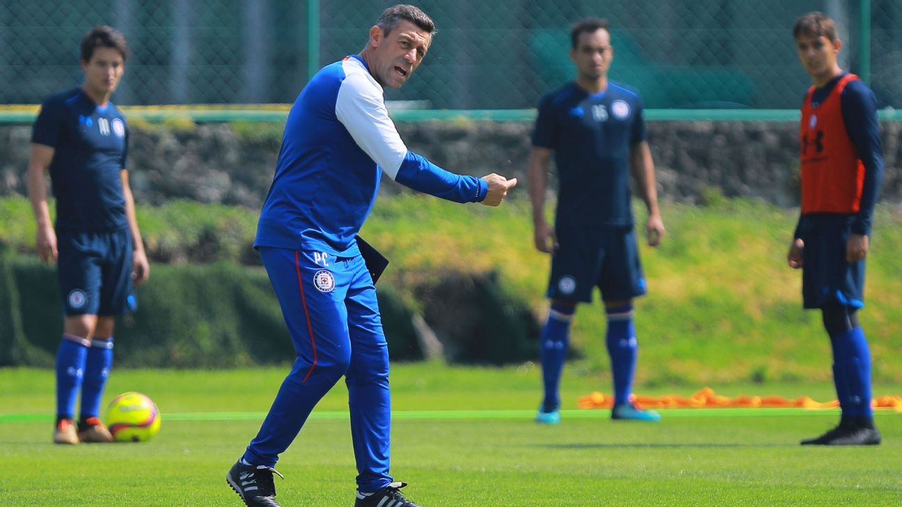 Reclama Pedro Caixinha falta de agresividad en Cruz Azul