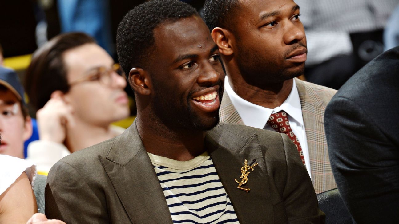 Steve Kerr of Golden State Warriors let players coach in Monday's game