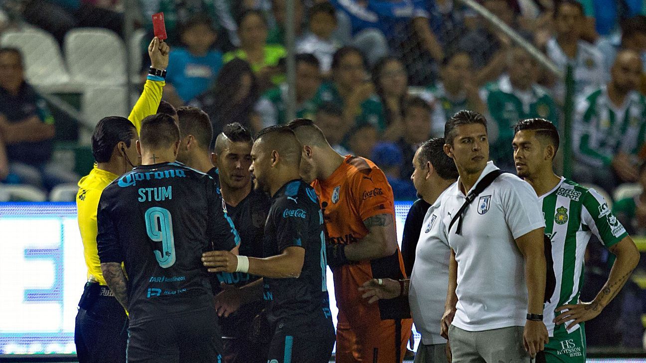 Polémica expulsión de Javier Güemez en partido entre León vs Querétaro