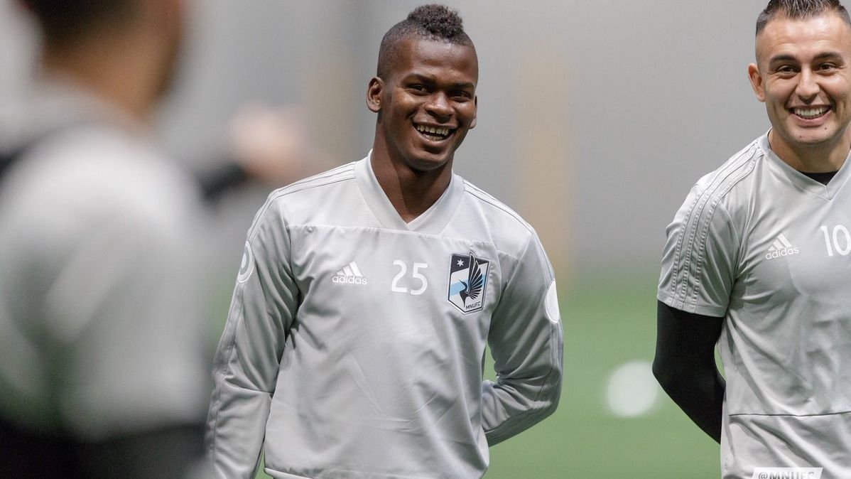 Darwin Quintero presume los colores de su nuevo equipo