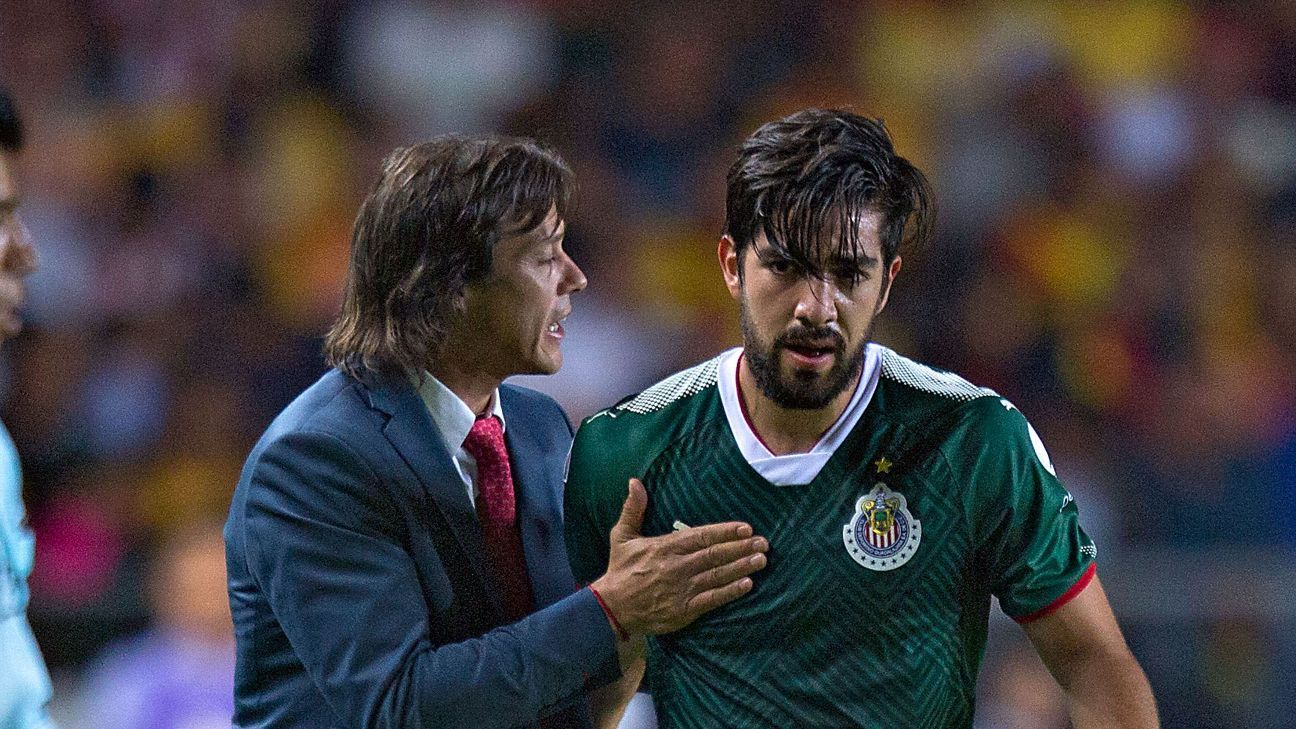 Pizarro: Almeyda fue como un padre, Chivas fue injusto con él