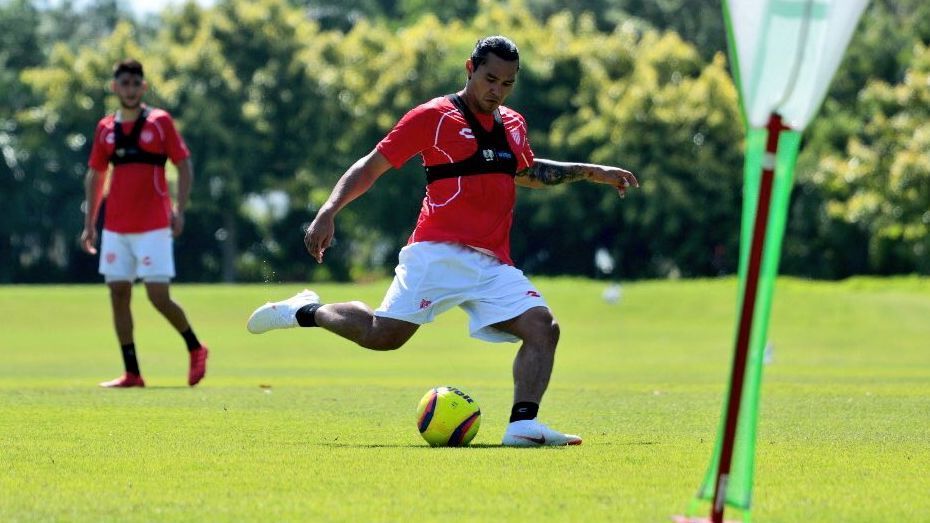 Presume Necaxa que Gullit ya entrena con ellos